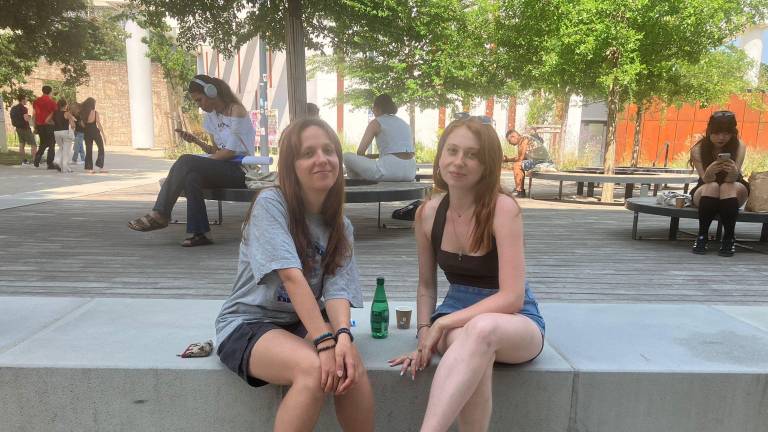 Lucile et Élodie, étudiantes en L2 de sciences sociales, se réjouissent de la mise en place de congés menstruels à l’Université Paul-Valéry. PHOTO N. B. Lucile et Élodie, étudiantes en L2 de sciences sociales, se réjouissent de la mise en place de congés menstruels à l’Université Paul-Valéry. PHOTO N. B.