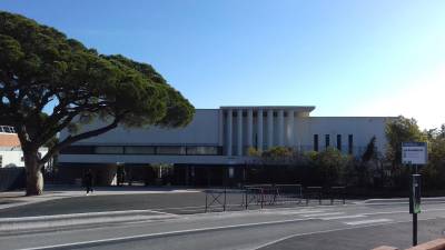 À l’instar de trois autres établissements de la région, le lycée Gallieni de Fréjus a été évacué lundi. Il rouvre ses portes ce mardi. PHOTO Lycée Gallieni