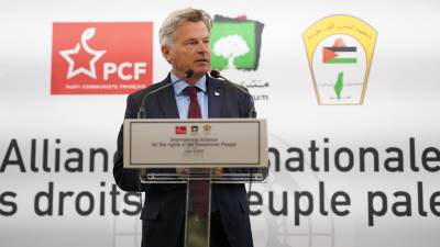 Fabien Roussel en présence de la délégation de l’OLP. PhotoS DR