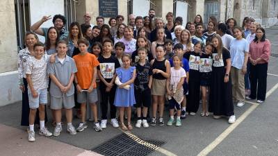 Neuf des quinze établissements lauréats du concours «&nbsp;Non au harcèlement&nbsp;» ont reçu leur prix lundi au lycée Victor-Hugo à Marseille. Photo M.M.