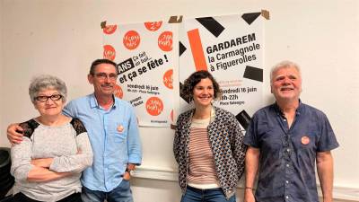 De gauche à droite : Lina, Frédéric, Justine et Francis, qui font partie des bénévoles-coopérateurs gérant La Carmagnole. PHOTO A.G.