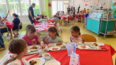à la cantine de l’école Paul-Bert, hier, c’était la fête dans l’assiette.
