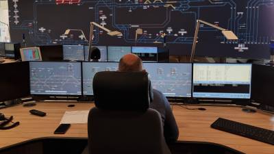 Station de gestion de l’alimentation électrique, coordination des trains de fret et de voyageurs et une vaste salle de crise vont permettre d’avoir une action précise en temps réel. PHOTO M.R.