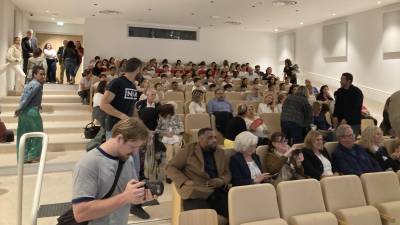 Mardi après-midi dans l’auditorium de la médiathèque Chalucet. PHOTO T.T.