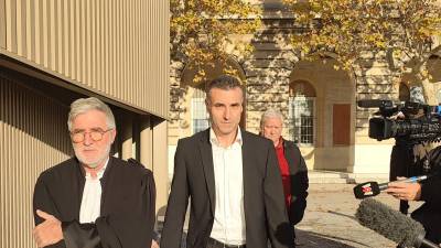 Un prévenu sûr de lui, plein de morgue, que le président a surpris en train de téléphoner durant le procès&nbsp;: «&nbsp;Ça va Monsieur Gallas&nbsp;?! Vous comprenez qu’il y a un problème là&nbsp;? Vous êtes à l’audience pénale&nbsp;!&nbsp;» PHOTO D.C.