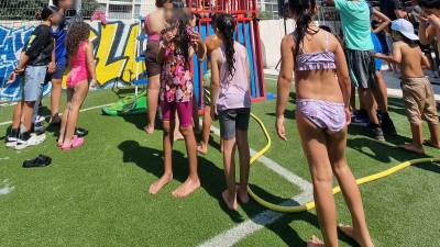 Musique à fond, jeux d’eau, le terrain du club de boxe s’est transformé en kermesse géante le temps d’une journée. PHOTOs M.R.