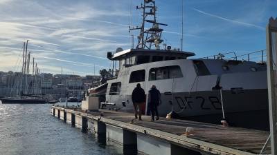 À bord de navires ou aux manettes d’avions et d’hélicoptères, les garde-côtes peuvent contrôler tout navire, du pêcheur au yacht.