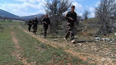Pendant six jours, les étudiants de l’INSP sont en immersion au sein du camp militaire de Canjuers, pour découvrir l’univers des trois armées et de la gendarmerie, dans des conditions proches du réel (raids, tirs, commandos, bivouac, tactique...). PHOTOS Ad.B.