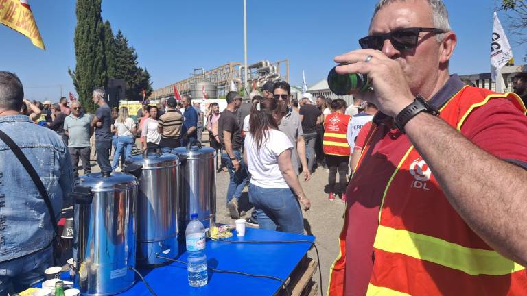Les syndicats de la verrerie, qui avaient rassemblé près d’un millier de personnes le 1er&nbsp;mai devant leur site, espèrent faire «&nbsp;beaucoup&nbsp;» mieux pour le rassemblement du jeudi 3 juillet. PHOTO T.A.